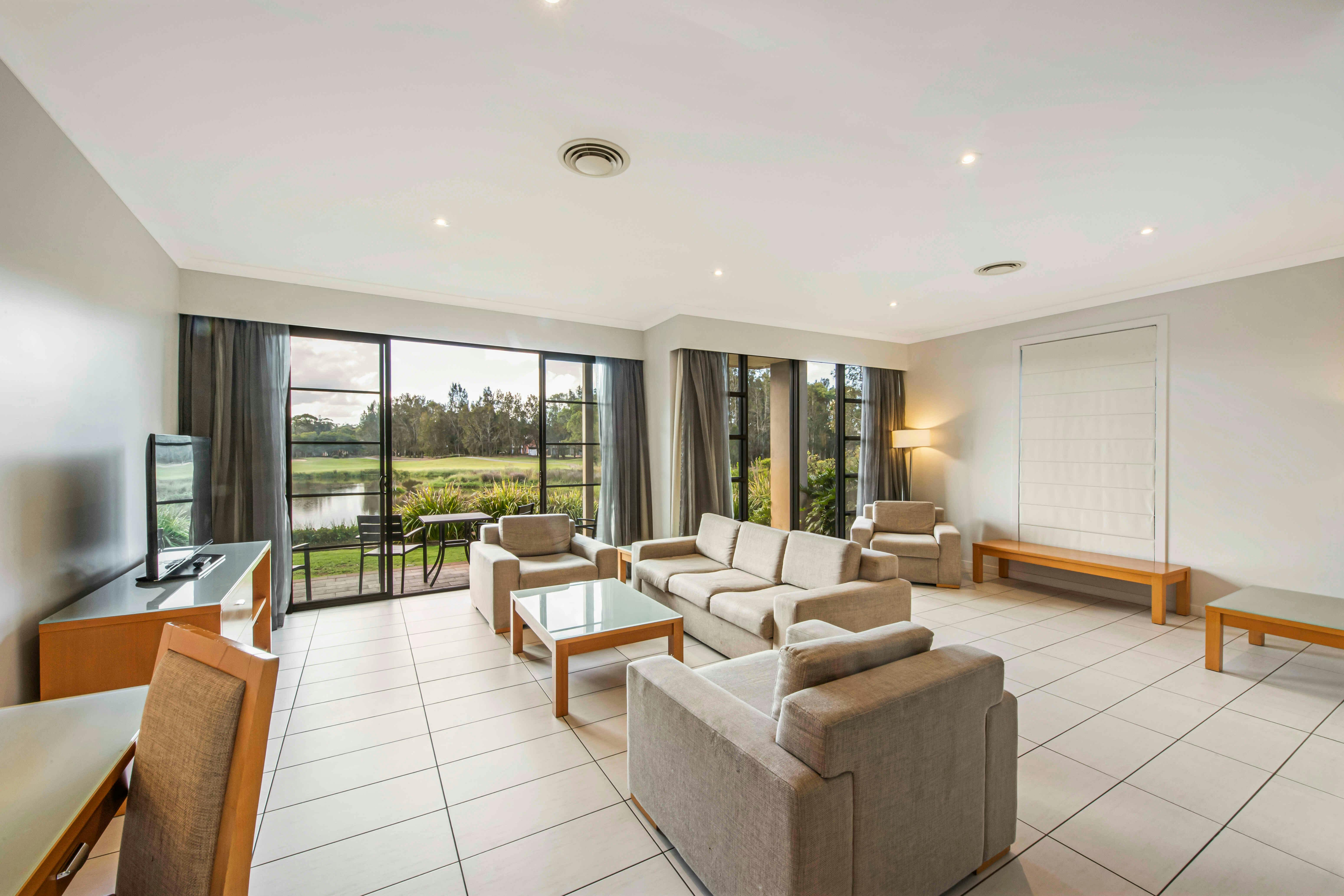 3 Bedroom Apartment - 3 Queen Beds
