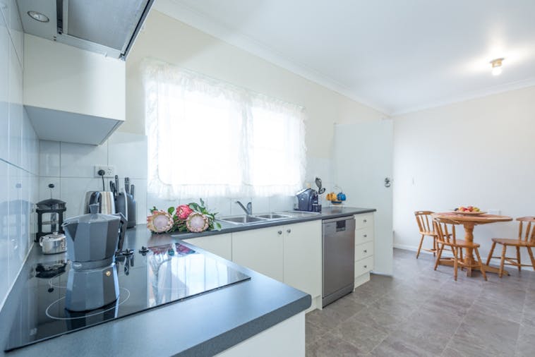 Bailey Breakaway Pet Friendly and a Flat Walk to the Popular Surf Beaches at Middleton