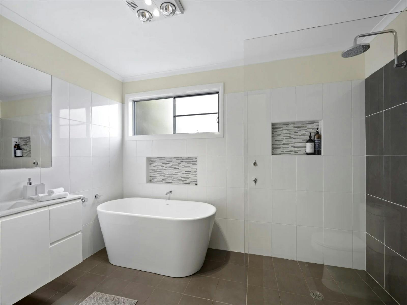 浴室設有浴缸，讓您放鬆身心