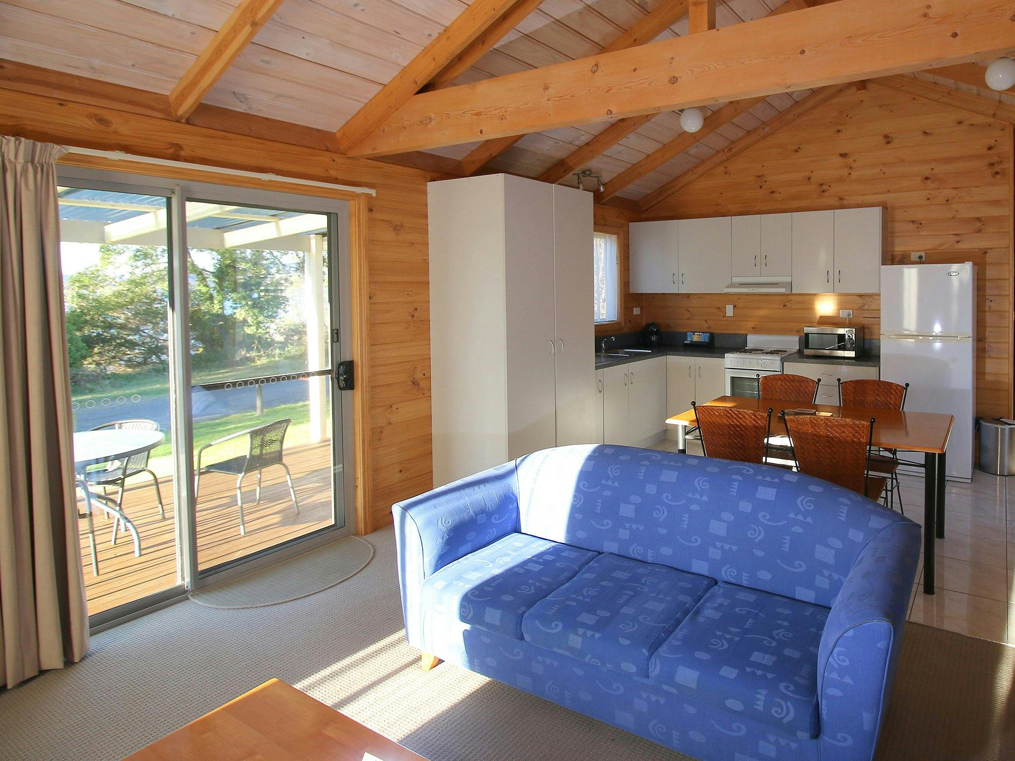 Kookaburra 2 bedroom river view living area