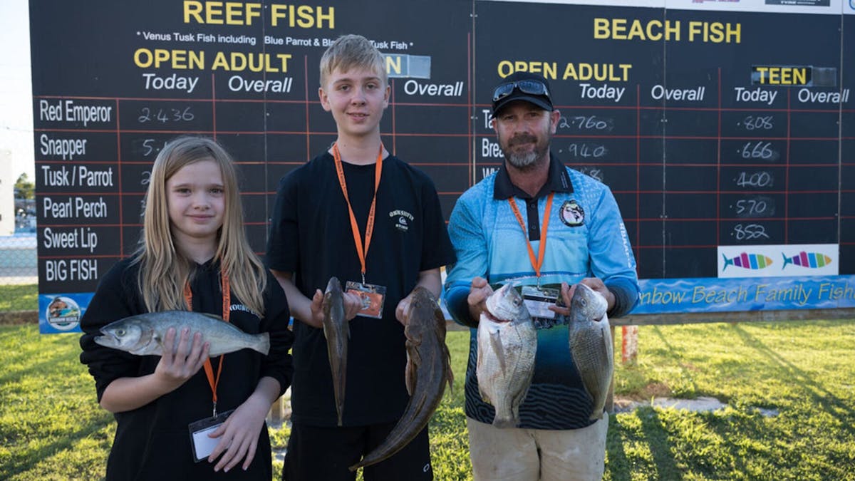 competitors, fishing, weigh-in