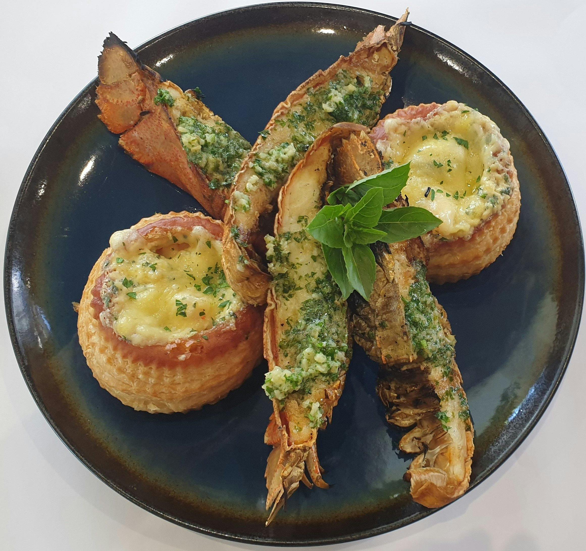 モーテン ベイ バグのガーリックチリ海老添え