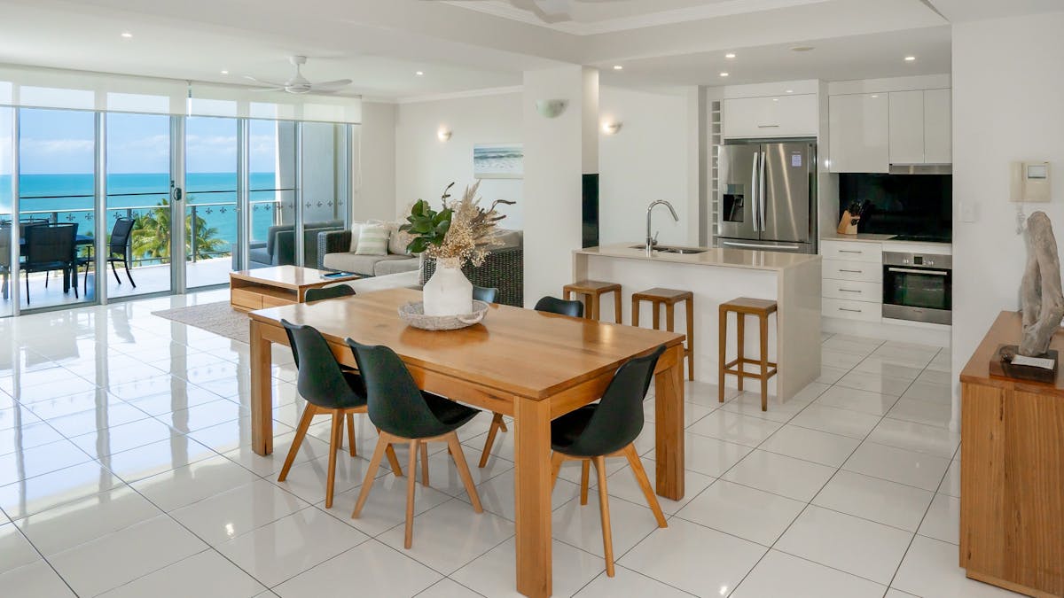 Apt 506 dining area