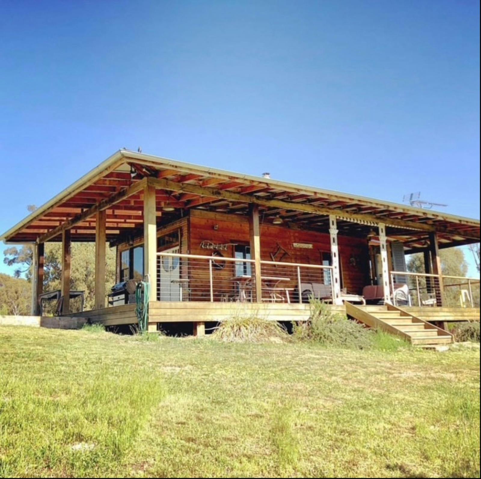 Crooked Corner Cottage Farm Stay