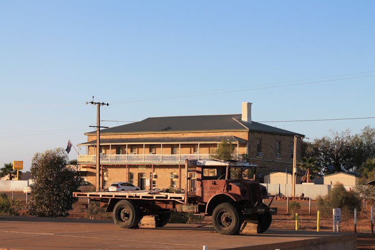 10 Day Outback South Aussie Pub Crawl Tour