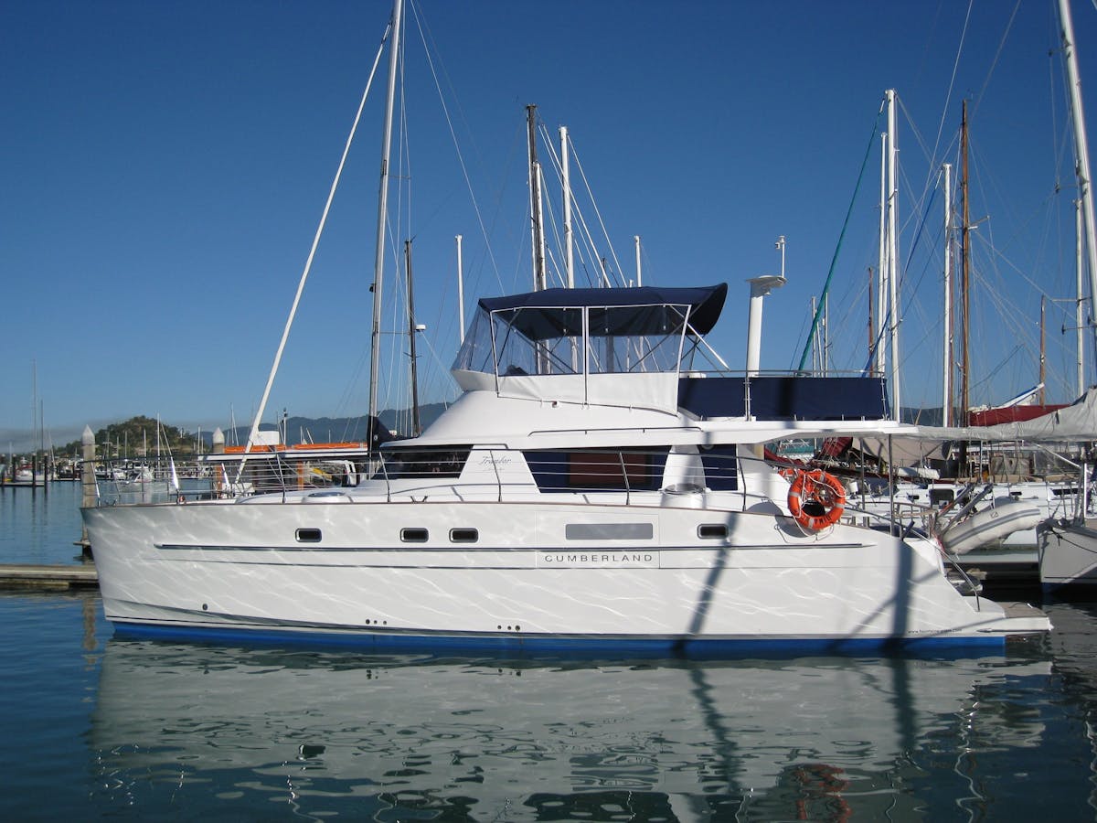 yacht charters airlie beach