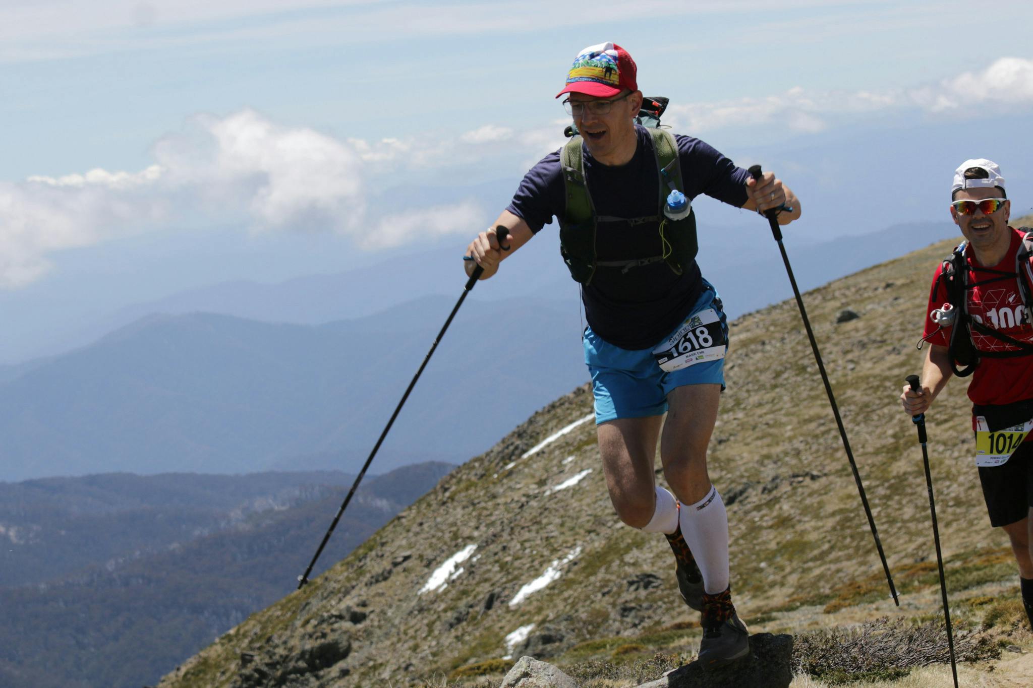 Runnrs on the Razorback descending Mt Feathertop