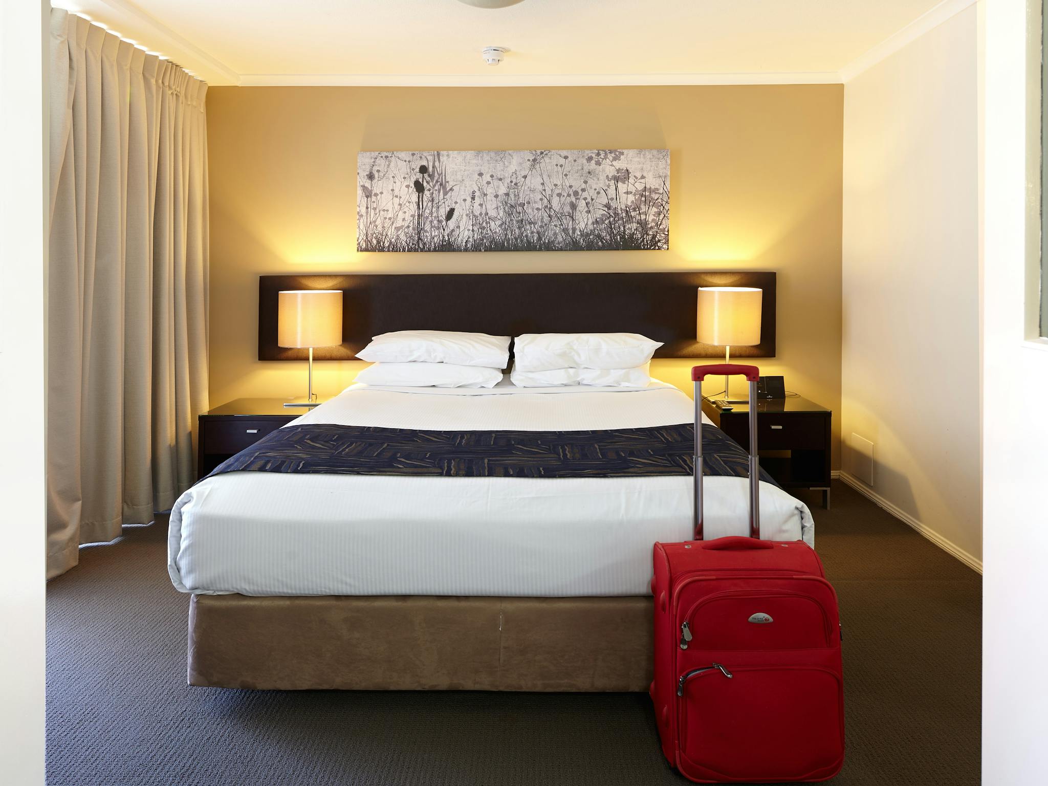 Queen bed in bedroom of 1 Bedroom Apartment Queen bed in bedroom of 1 Bedroom Apartment