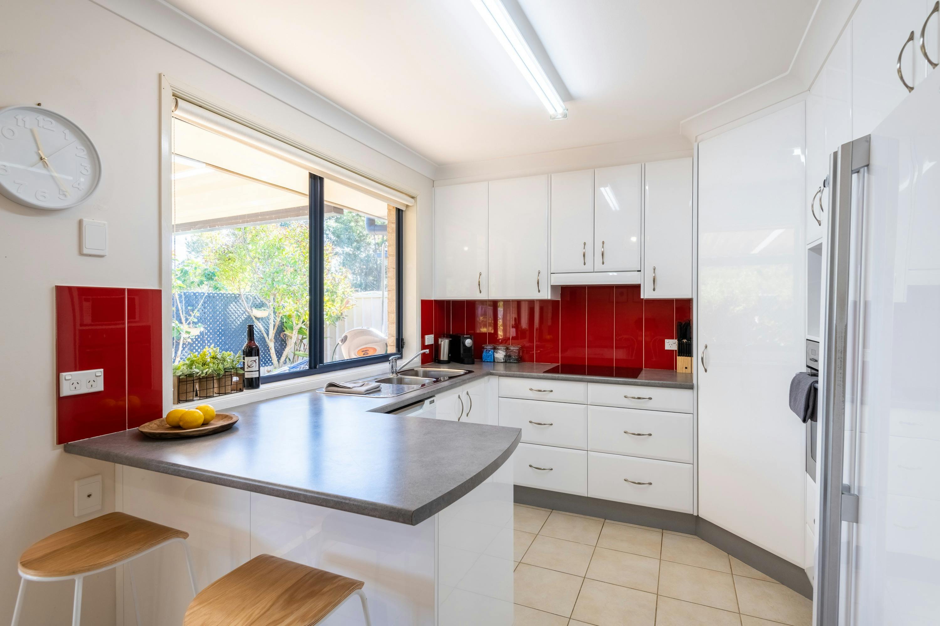 Modern and fully equipped kitchen