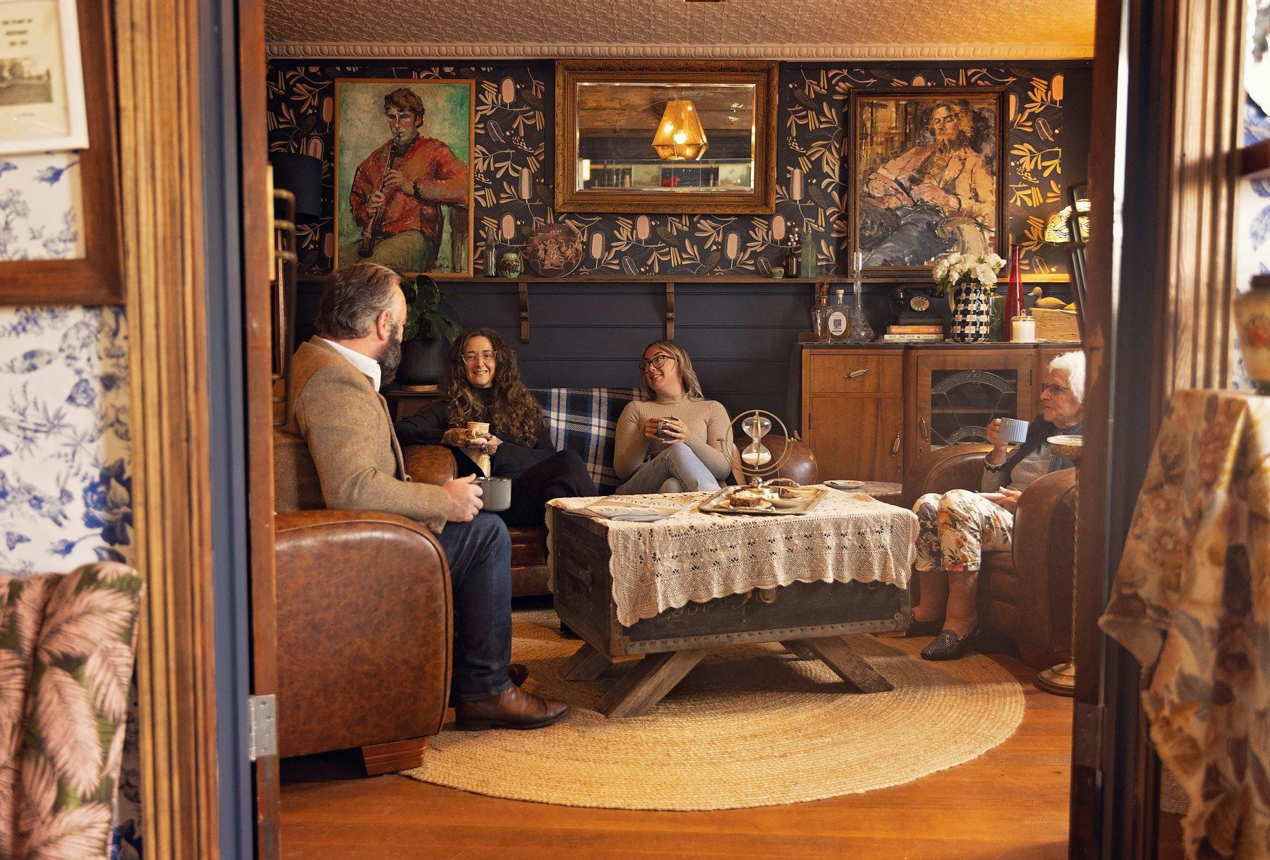 Lucy Boots Lounge Bar