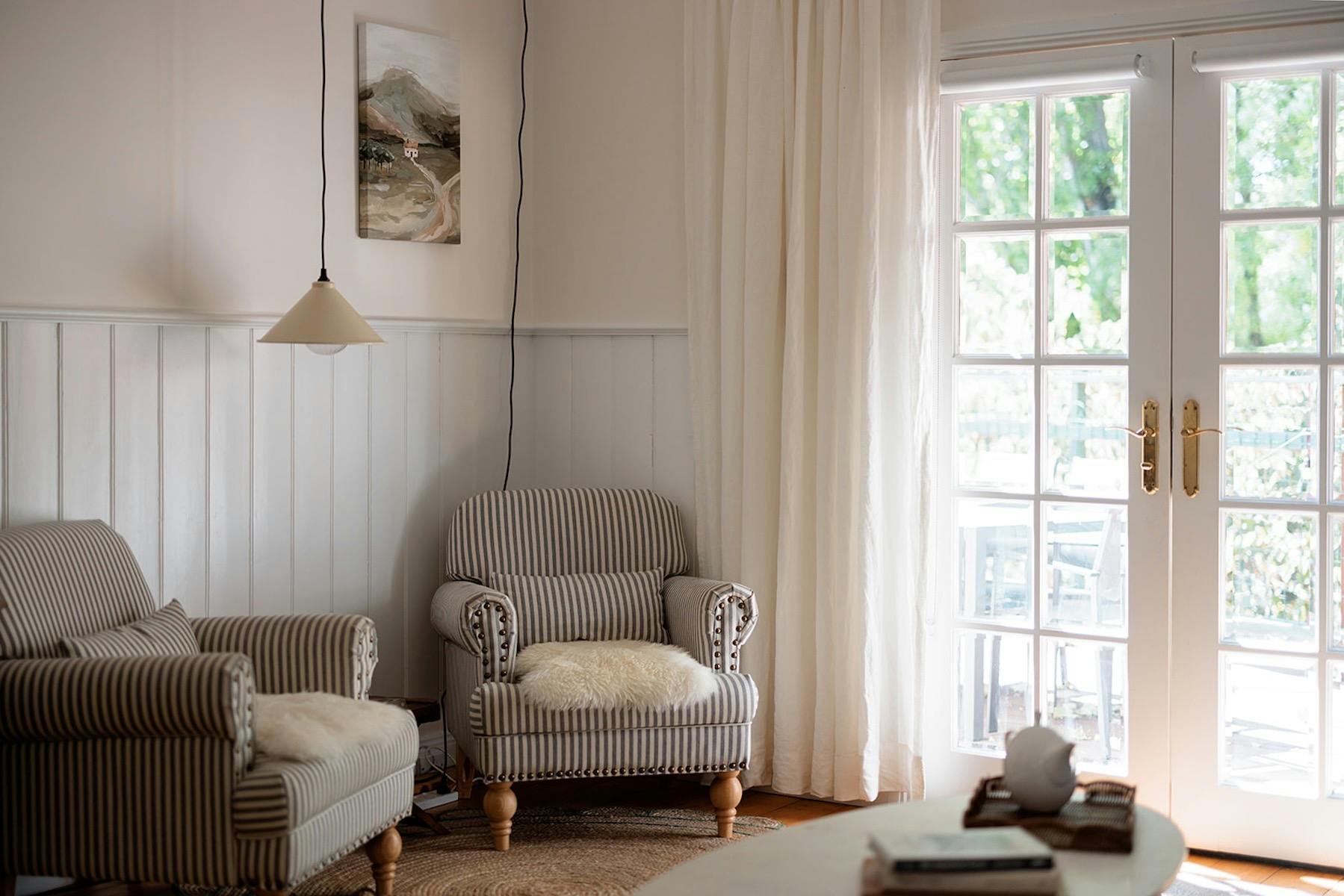 The Inn Beechworth.  Kelly House Loungeroom