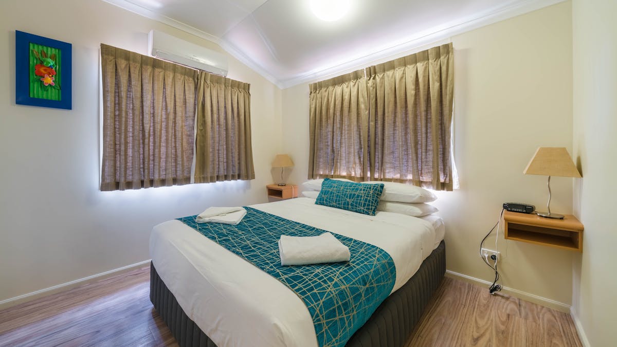 Deluxe Cabin (Master Bedroom) | Capricorn Caves