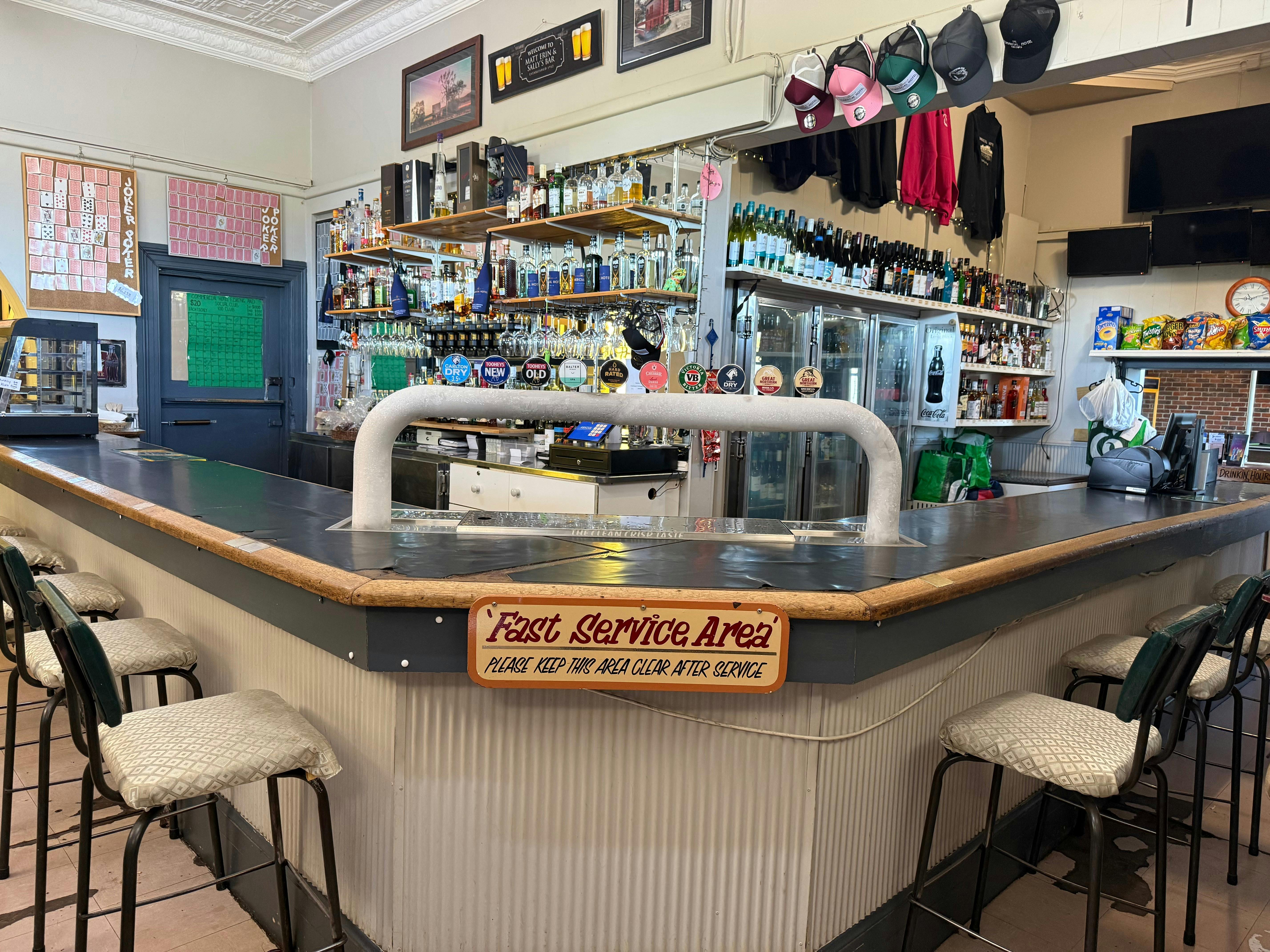 柯勒维斯商业酒店的前酒吧。