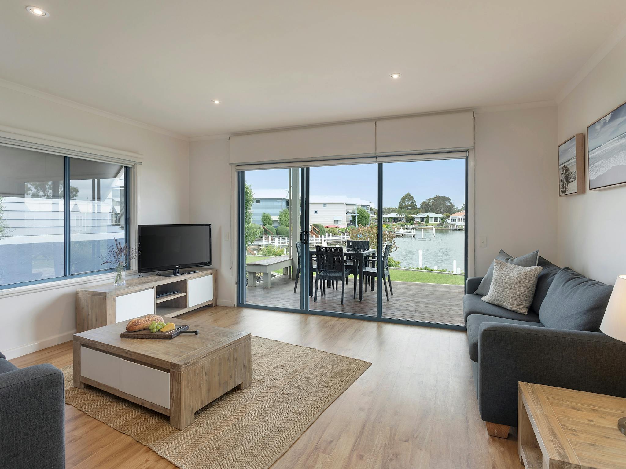 Captains Cove waterfront accommodation Paynesville