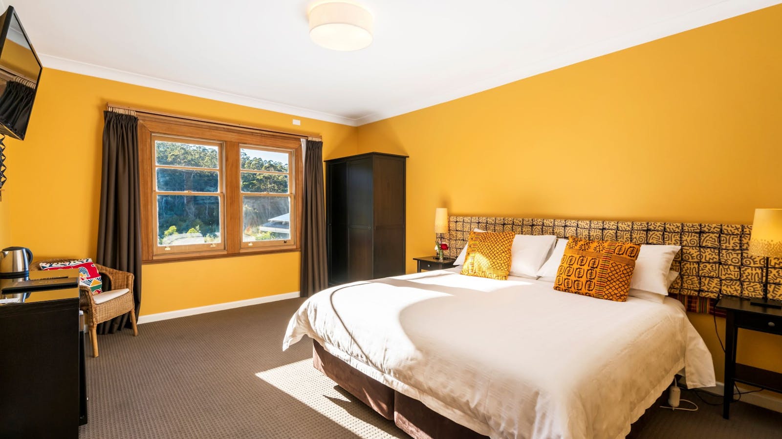 King or Twin Room with views over the garden and paddock.