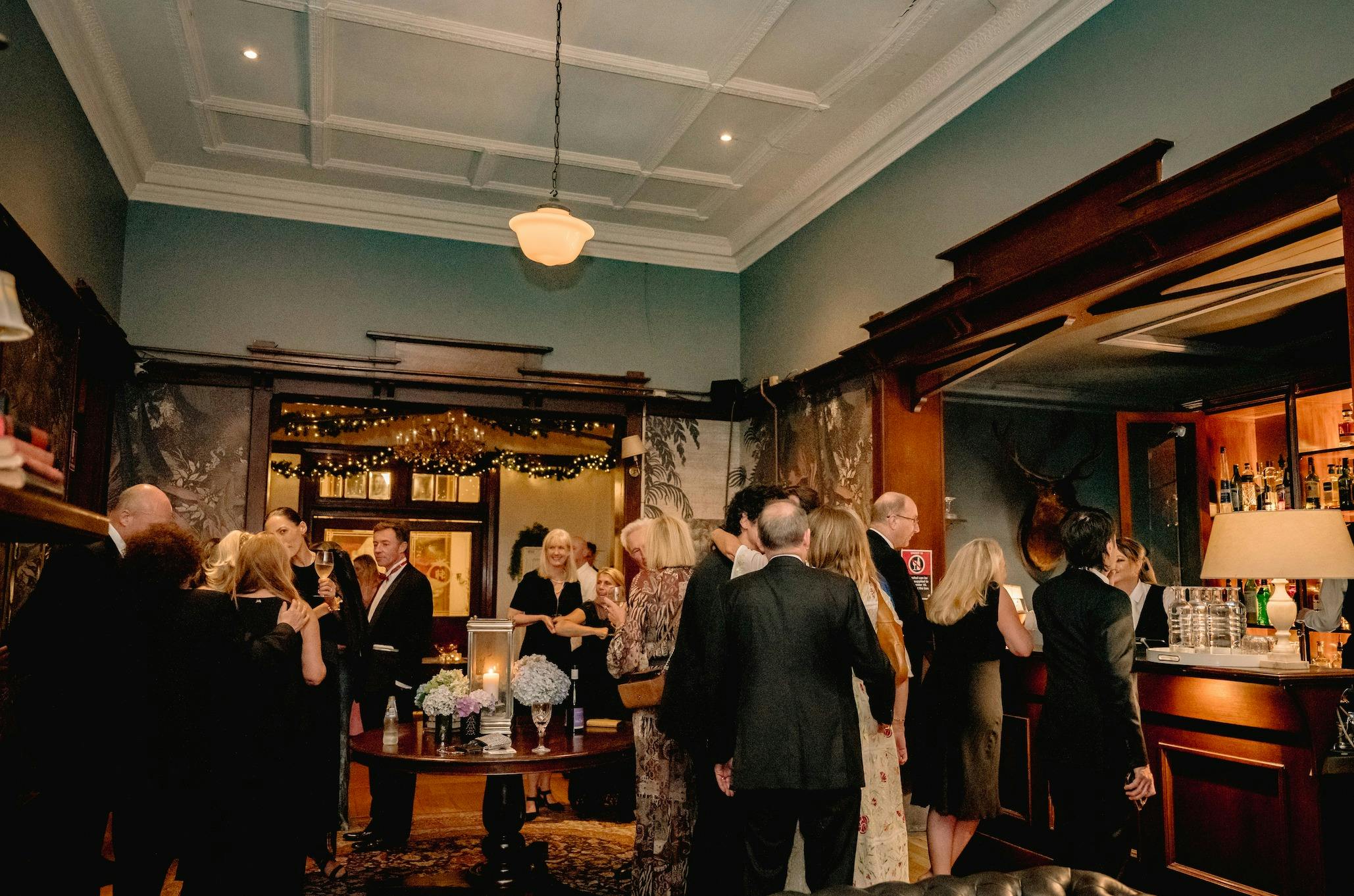 로버트슨 호텔의 바 구역