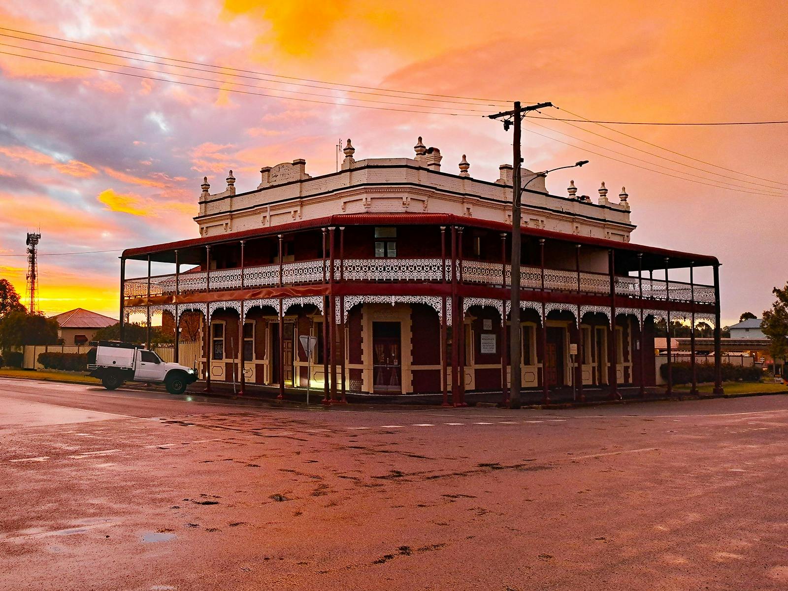 National (O'Mahony's) Hotel