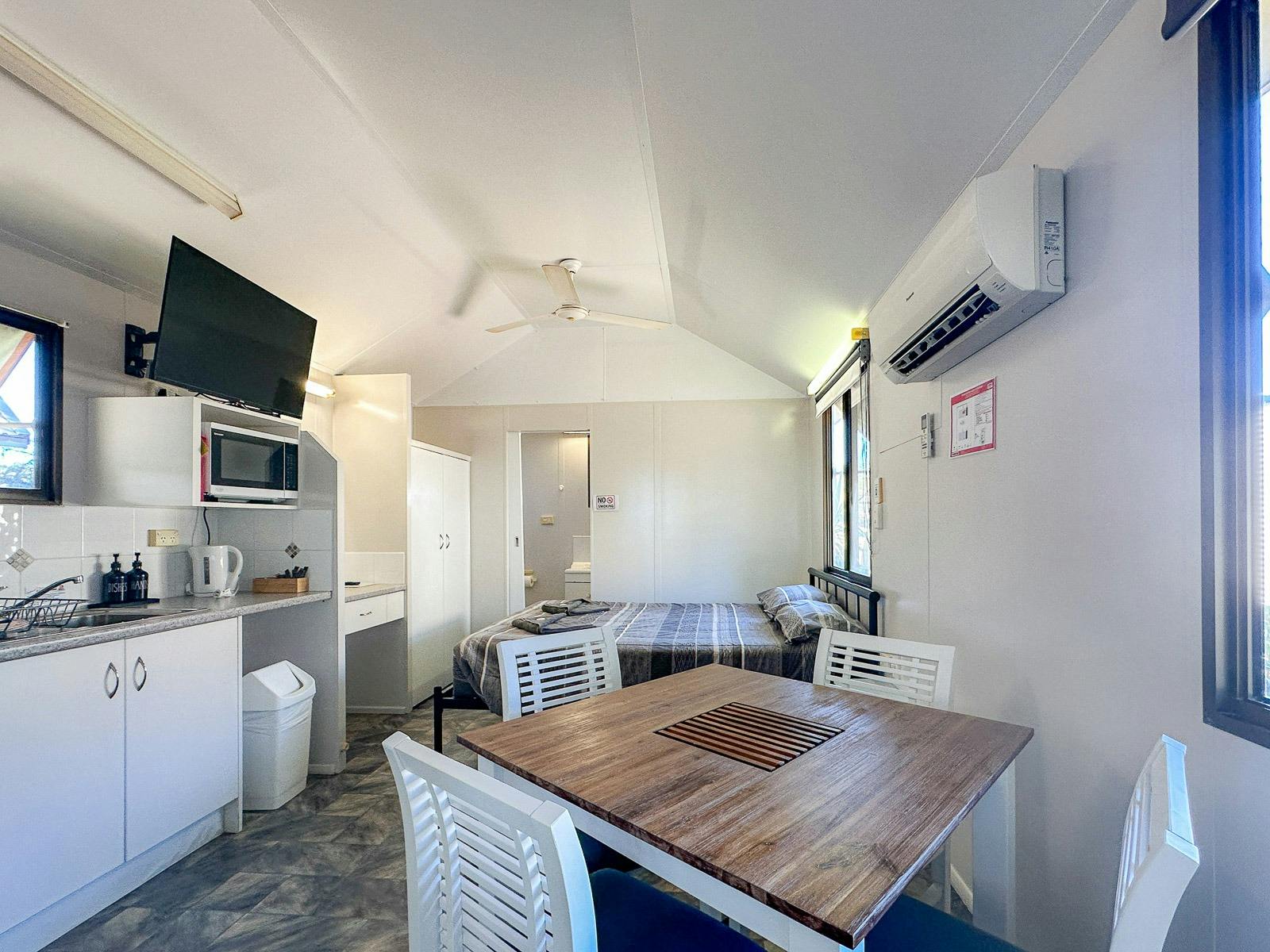 spacious cabins, caravan park, stay in style, unwind, private ensuite, balcony, renovated cabin