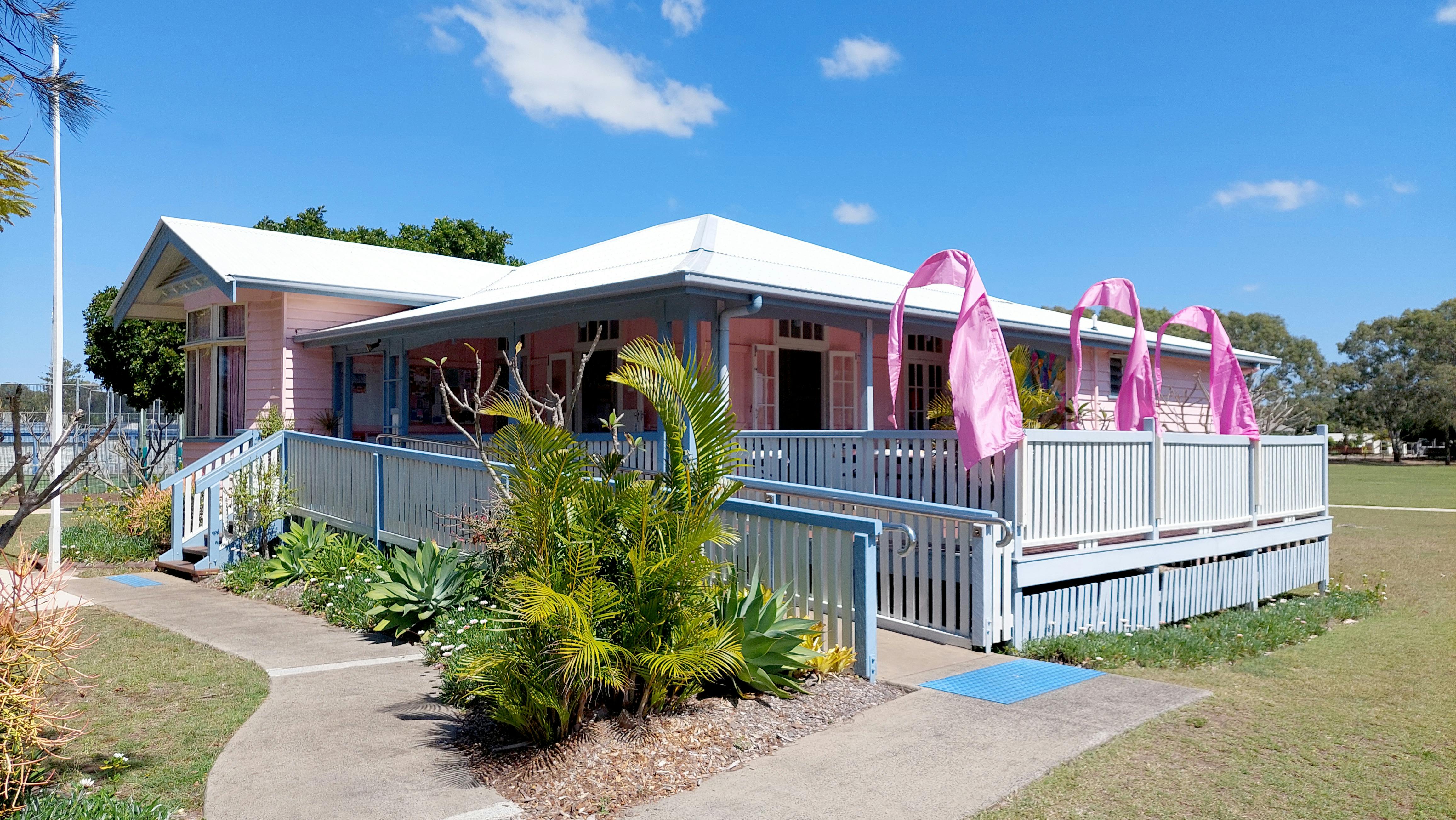 Enjoy a coffee and pick up information at the Coral Coast Information Centre in Moore Park Beach