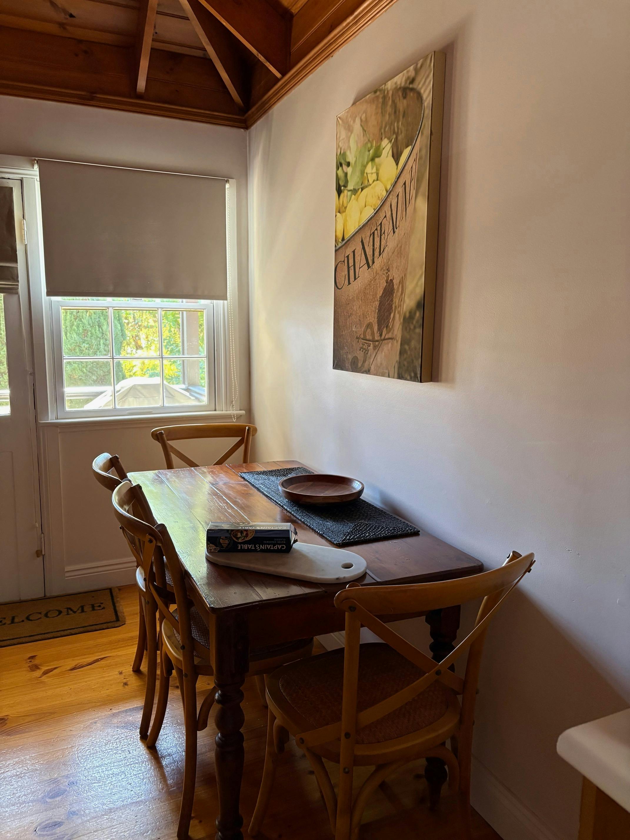 breakfast room