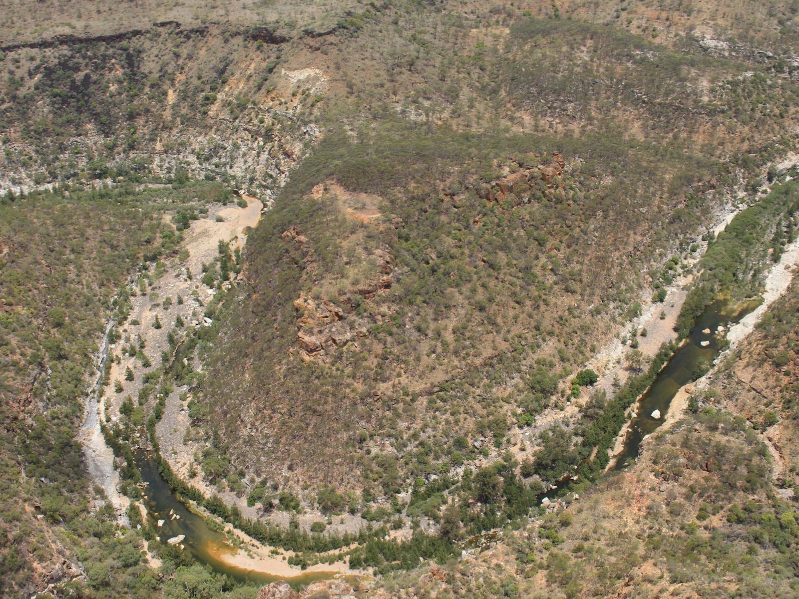 Looking down at a bend in the river at Porcupine Gorge NP