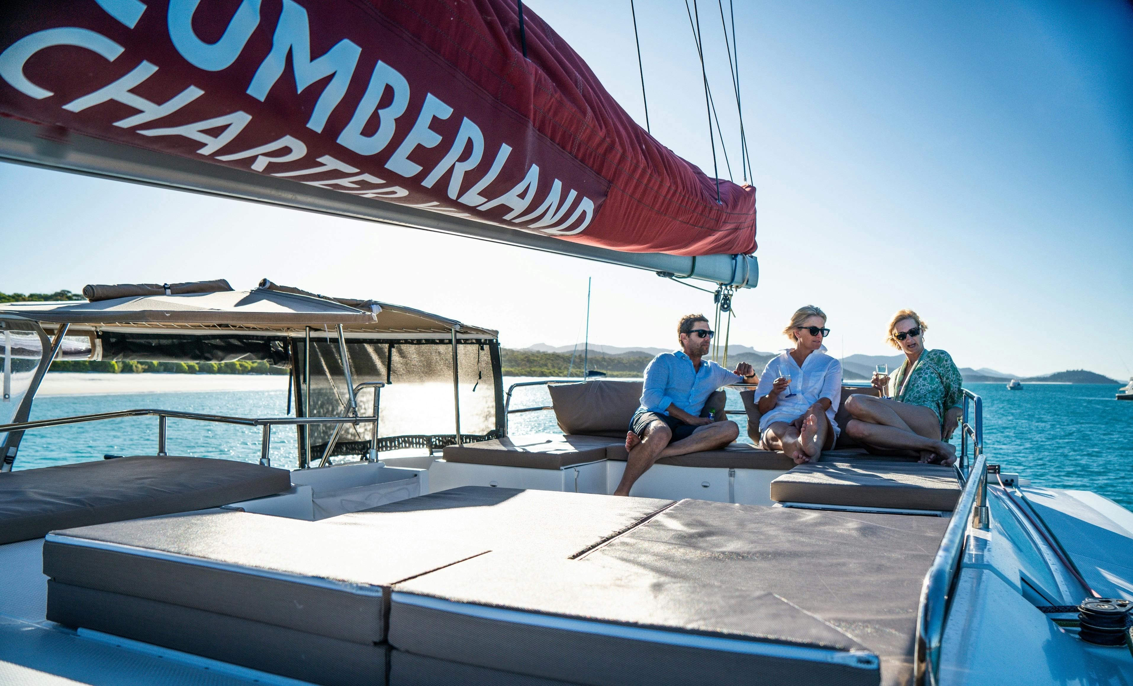 Saba 50 - sundeck lounge