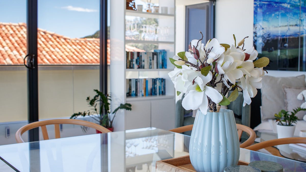 2 bedroom unit in Mermaid beach - dining