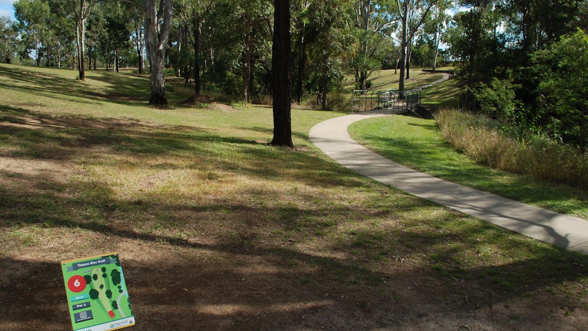 photo showing a small sign for disc golf at Pioneer Country Park
