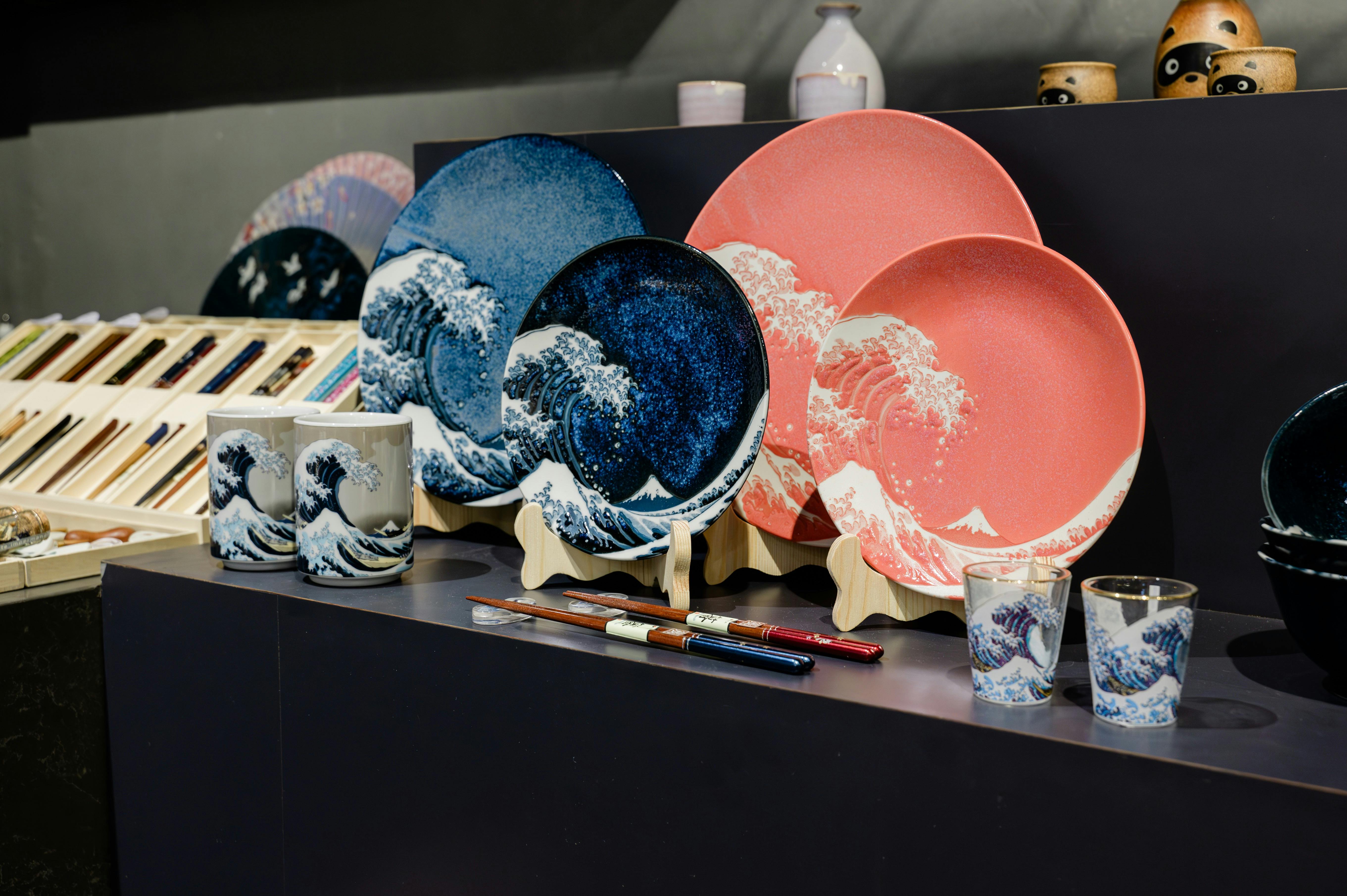 microwave and dishwasher safe, blending iconic Japanese art with practical living. 🌊🍽️