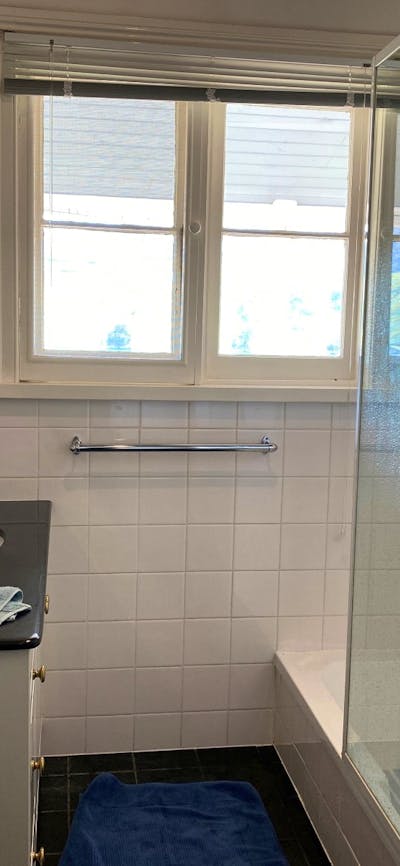 Wee Jasper Cottage Bathroom