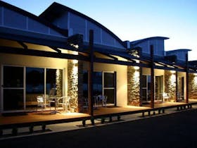 Must@Coonawarra by night. Peaceful and convenient accommodation in the heart of Coonawarra