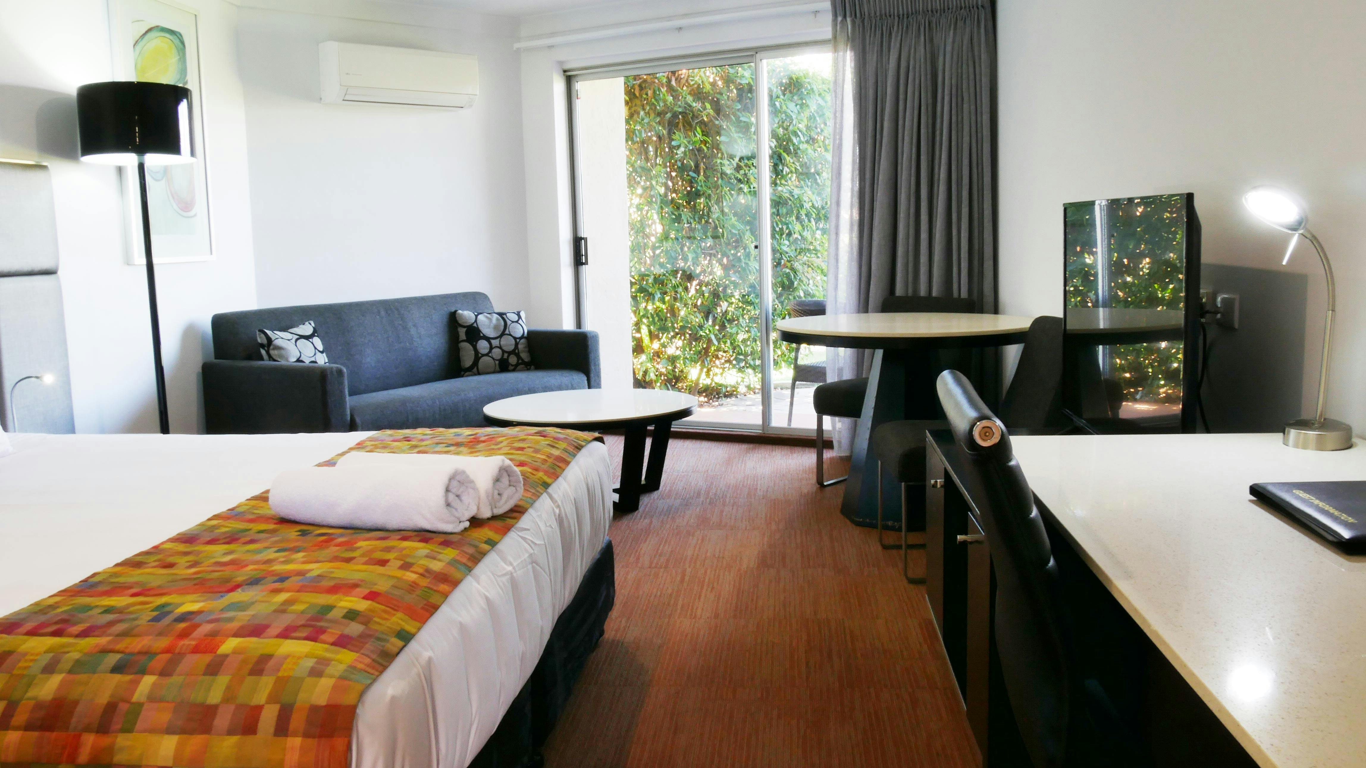 Garden King Room