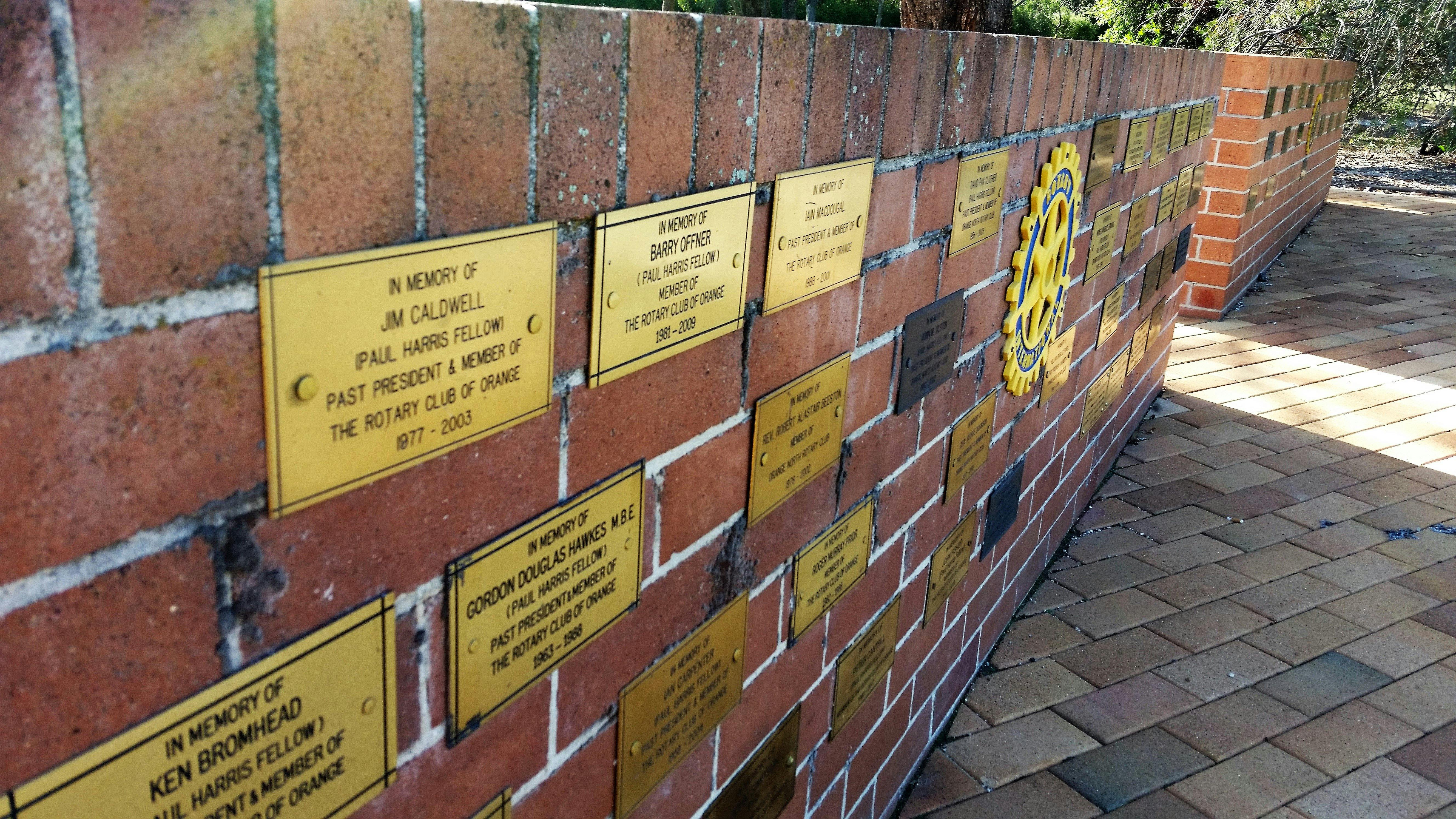Mt Lindsay Rotary Memorial Wall