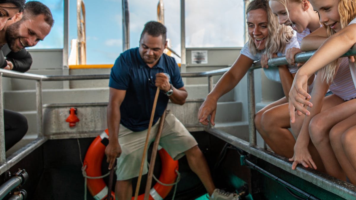 Glass Bottom boat Reef Magic Pontoon