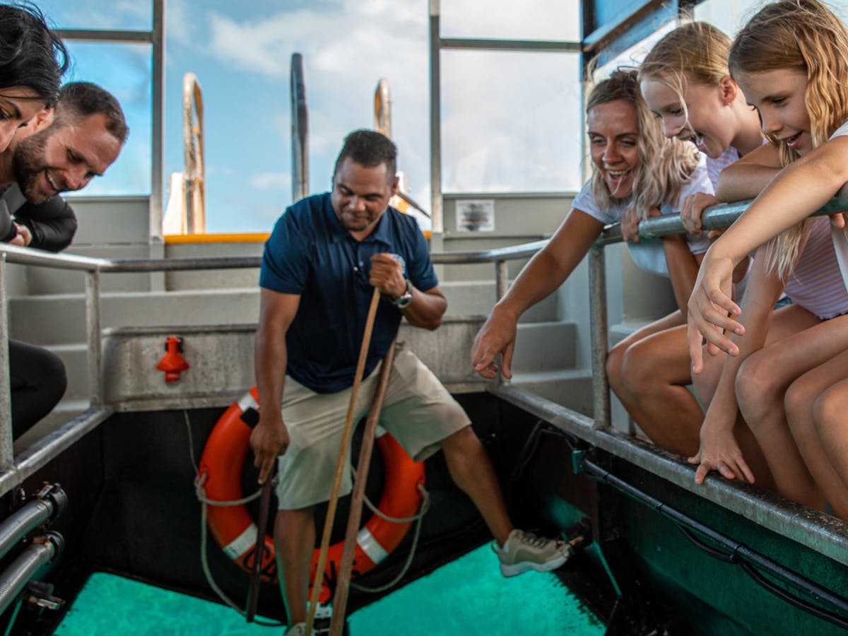 Glass Bottom boat Reef Magic Pontoon