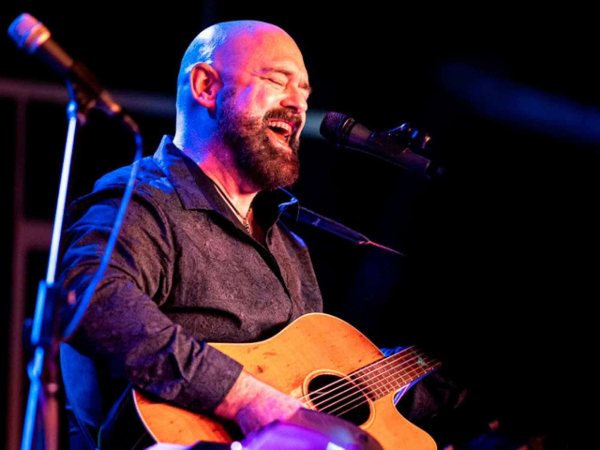 Matt Dent performing