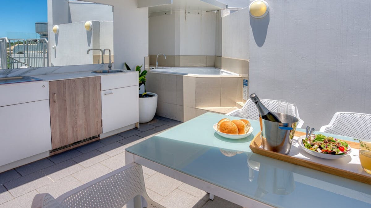 Gorgeous, luxury and private balcony with outstanding bbq and views of Noosa Main Beach