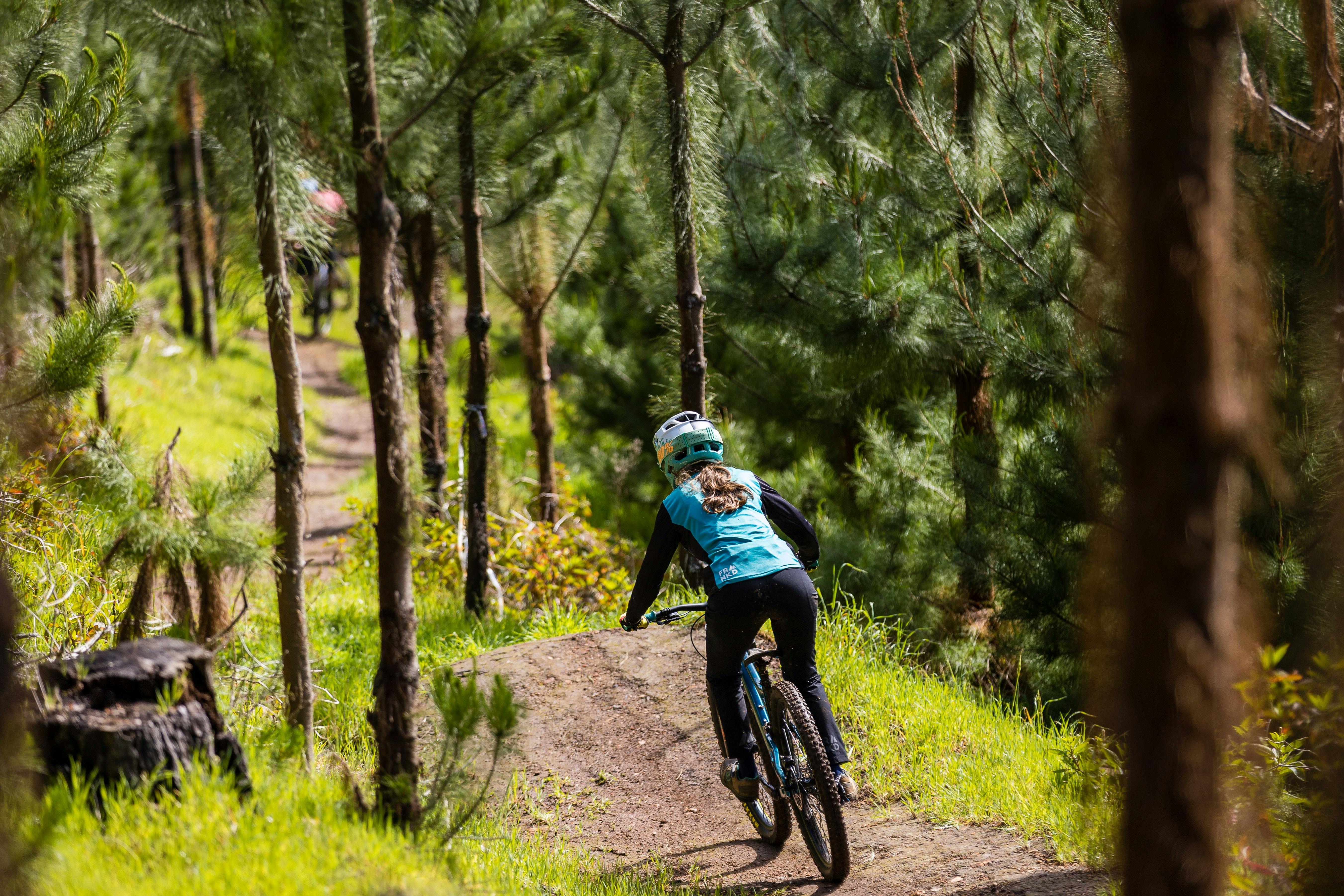 Emily Mountford riding at Tank 7 on Outlaws