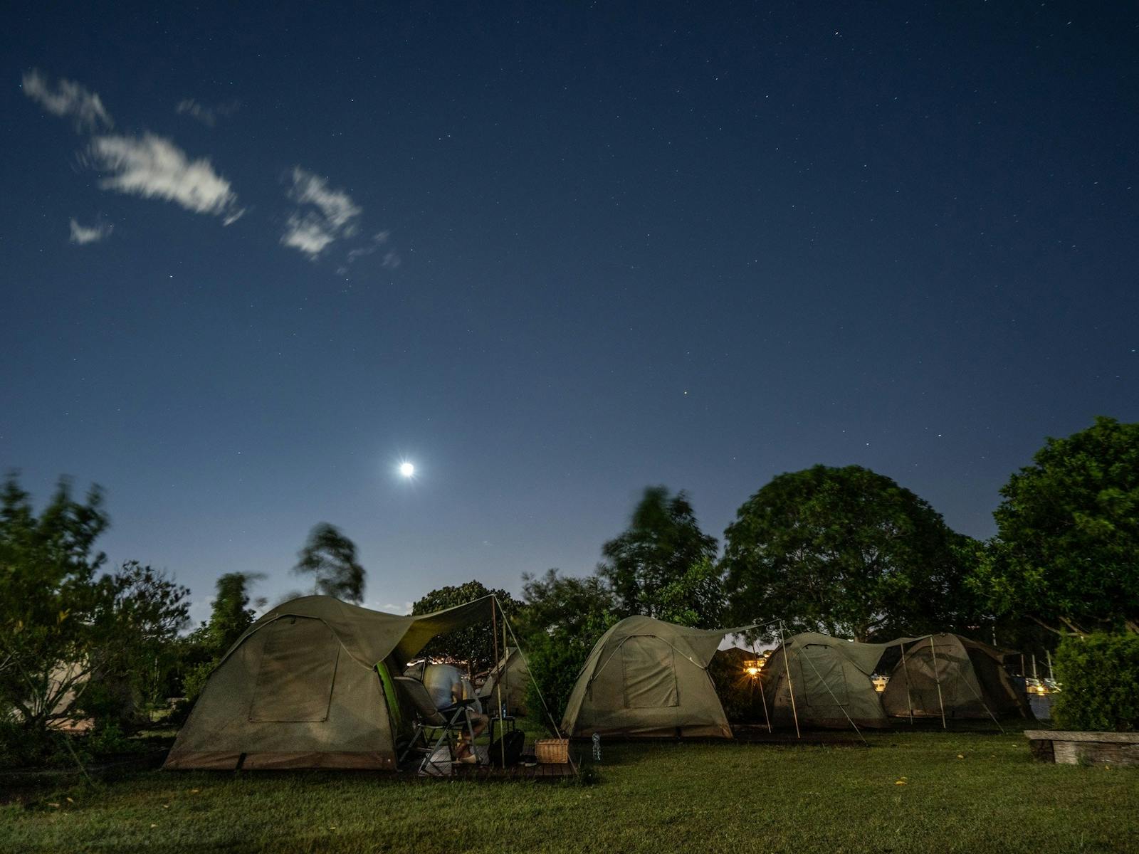 夜のコカトゥー島キャンプ場