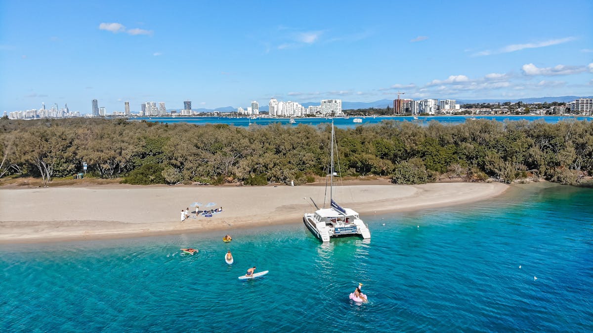 Boat Charter to Wavebreak Island