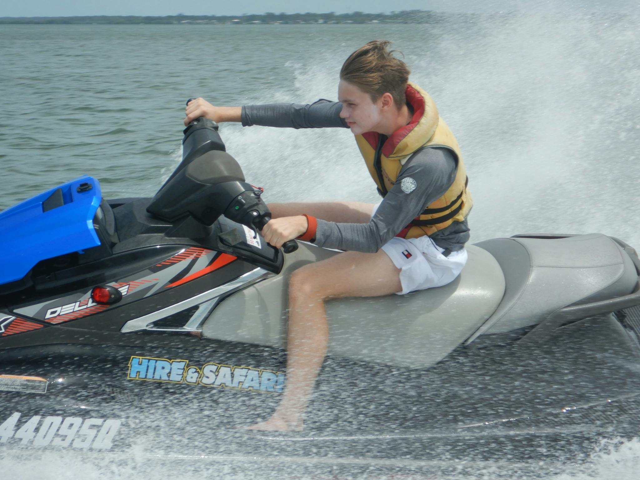 The minimum age to ride a jet ski solo is 16 The minimum age to ride a jet ski solo is 16