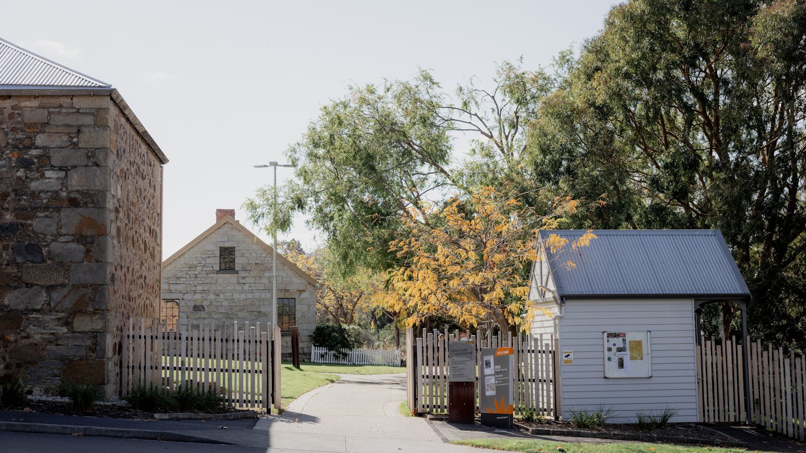 Street frontage of Rosny Farm
