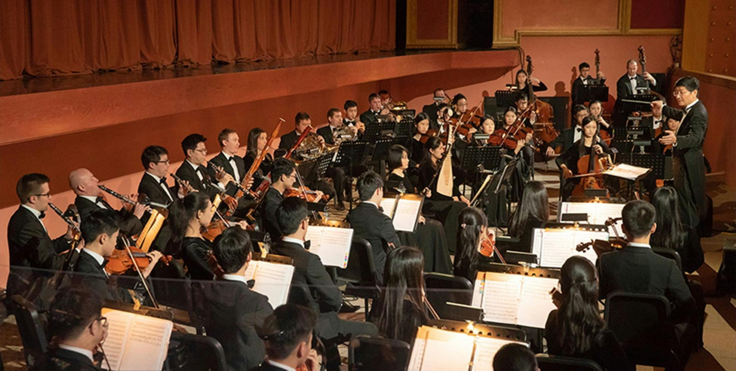 Orchestra of eastern and western instruments