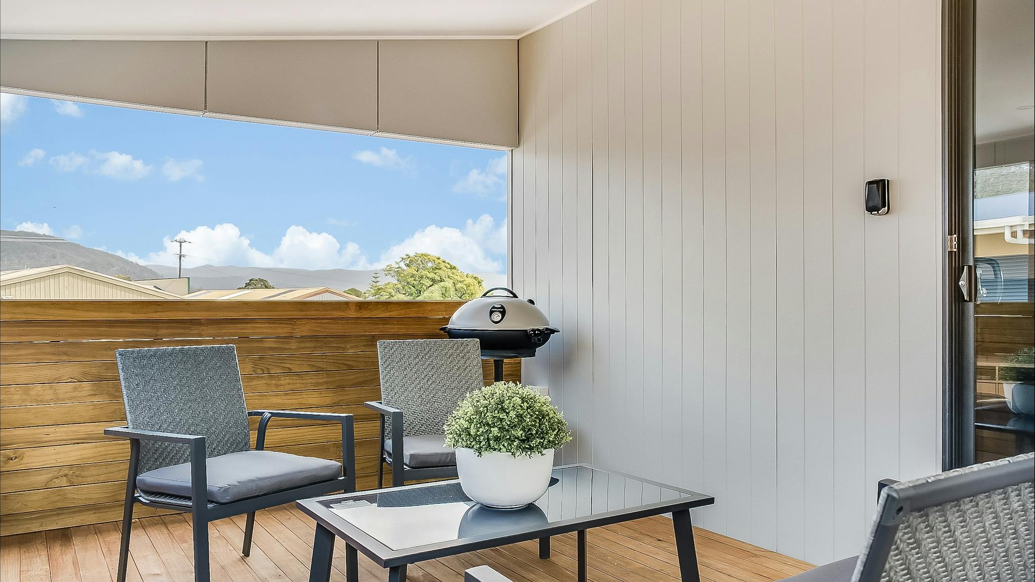 2 bedroom outside deck