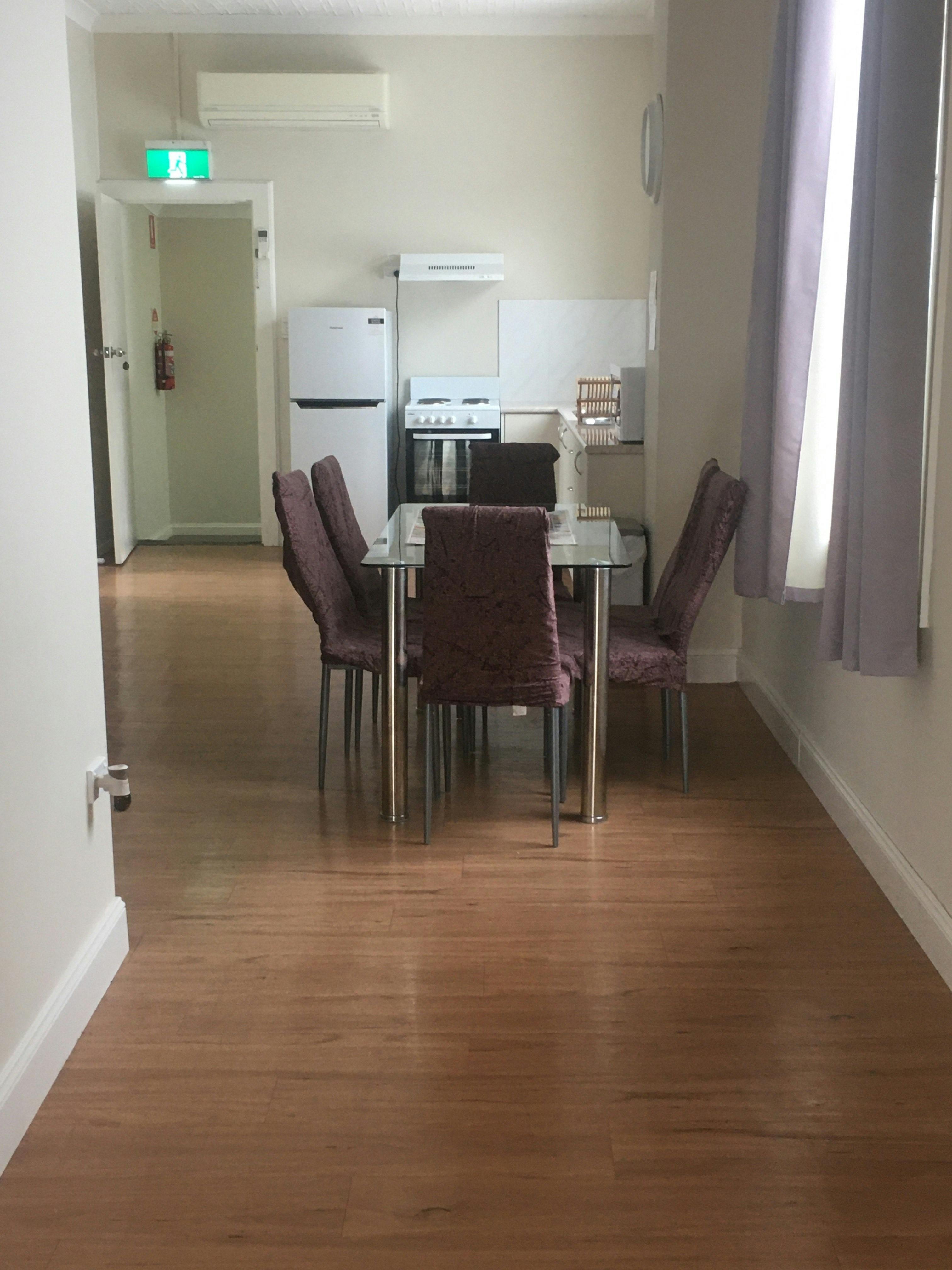Dining area showing table & Chairs