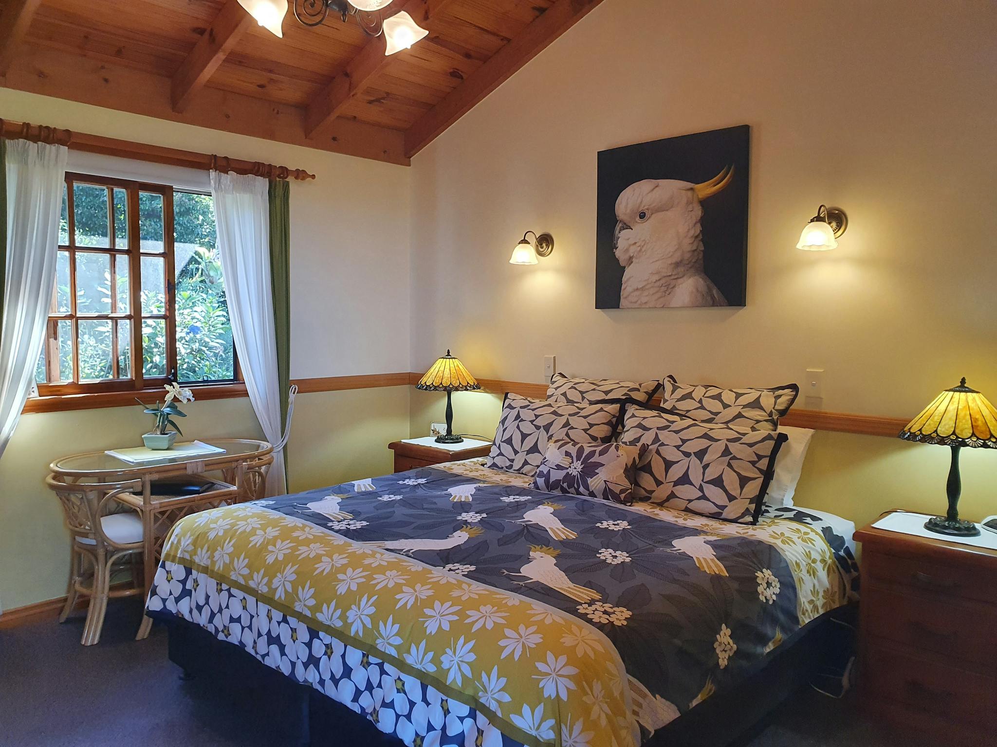 Cockatoo Cabin - King size bed Cockatoo Cabin - King size bed