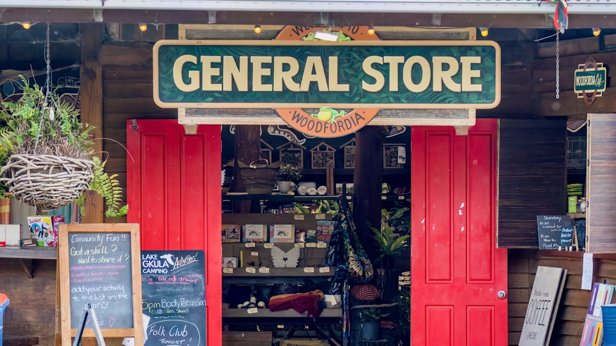 Lake Gkula General Store & Café - entry to store