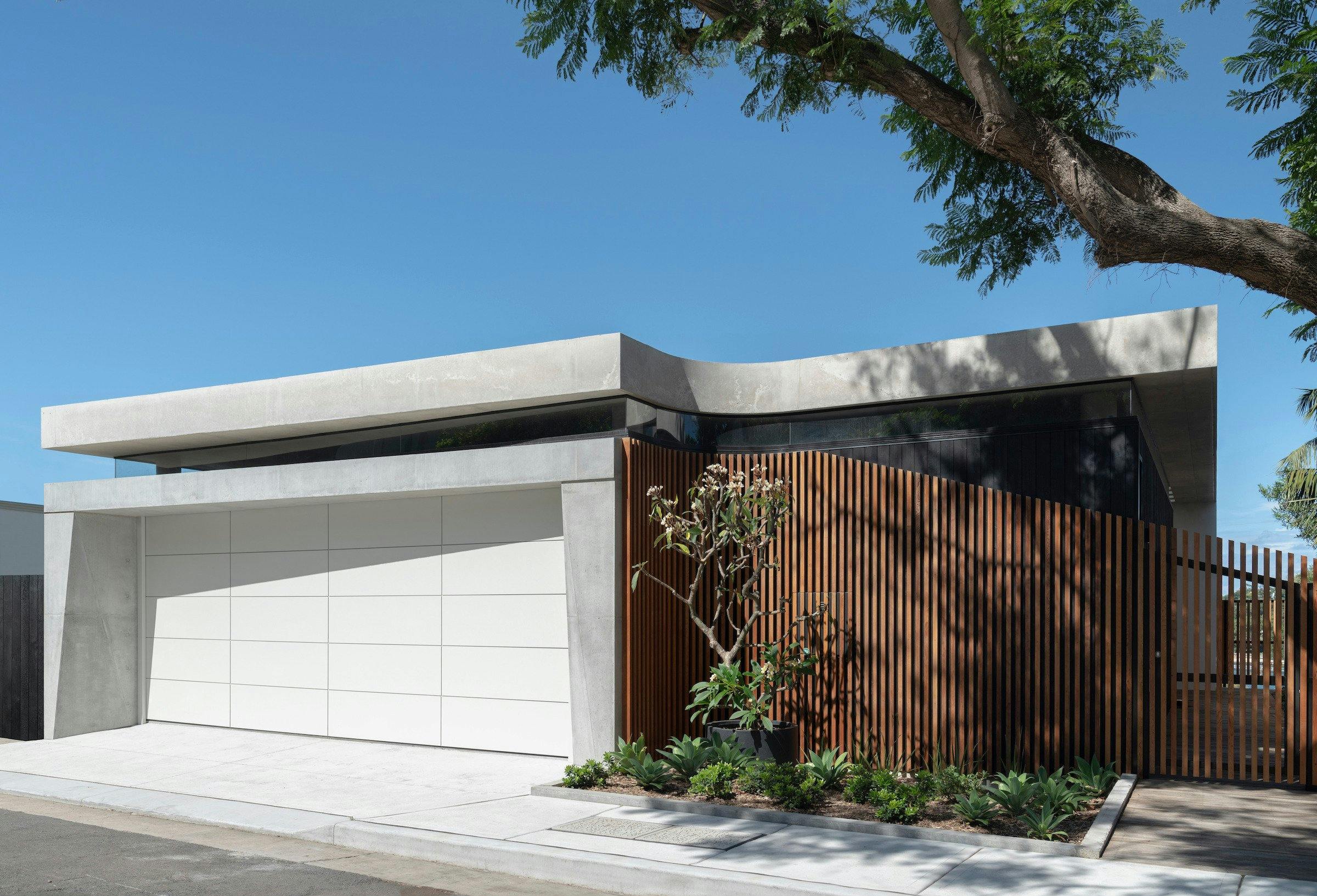 Das eingezäunte Grundstück