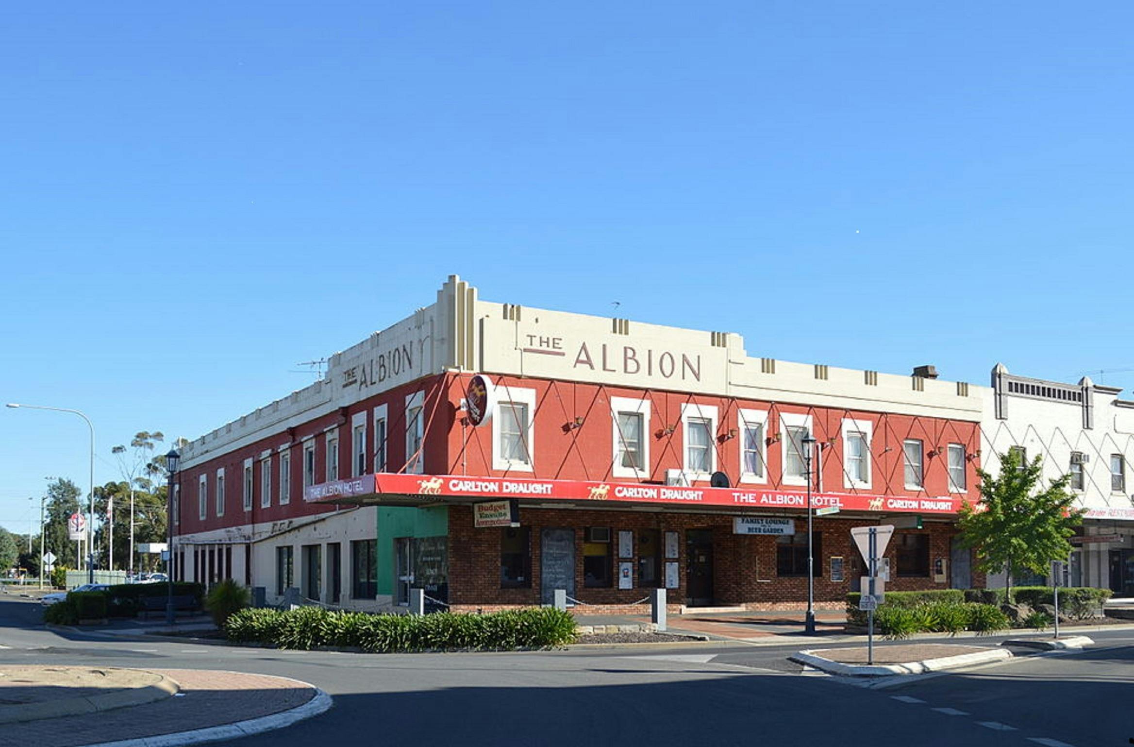 Albion Hotel Cootamundra NSW Holidays & Things to Do