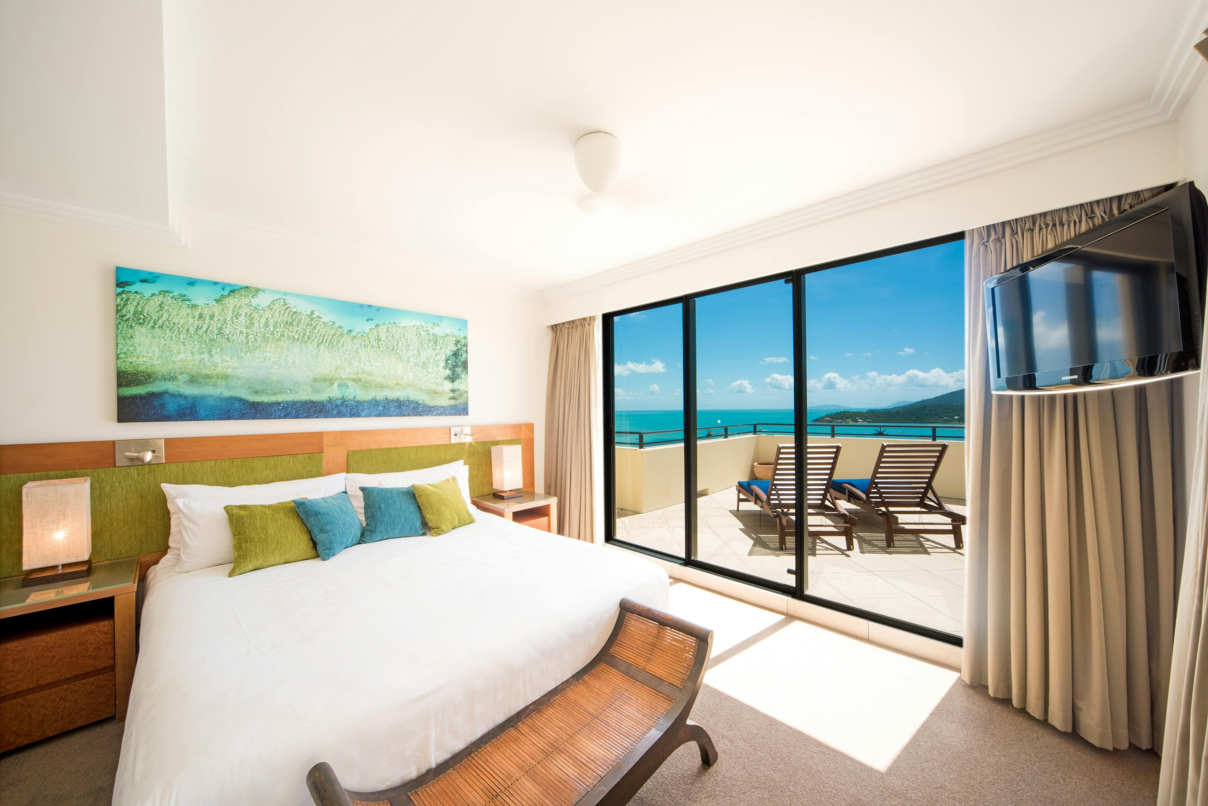 2 Bedroom Deluxe Jacuzzi Apartment